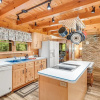 Отель Twin Creeks Lodge by Avantstay 33 Acre Retreat, фото 8