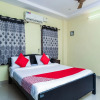 Отель OYO 14207 Royal Residential Lodge, фото 6