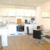 Отель New Central Woking 1 and 2 Bedroom Apartments with Free Gym, close to Train Station, фото 2