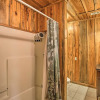Отель Timber Brooke Cabin: Hot Tub & Central Location!, фото 3