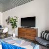 Отель Mid Main Lofts 4221 Elegant Modern Studio Loft Midtown, фото 5