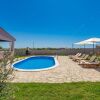 Отель Villa With Large Garden and Pool, Ideal for 8 People, Only 10 Minutes Pula, фото 10