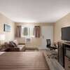 Отель Travelodge by Wyndham Salmon Arm BC, фото 6