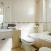 Отель LCR4- Large 3 bed apt close to beach, port, фото 9