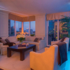 Отель Sky Suites Yorkville, фото 2
