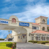 Отель Travelodge Costa Mesa - Newport Beach Hacienda, фото 2