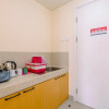 Отель Comfort Studio Room At Kebayoran Icon Apartment, фото 11