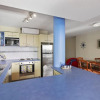 Отель Blue Horizon 5 7 Latona Ave Bulcock Beach, фото 3