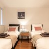 Отель BEST PRICE!! - Contractor Heaven! 4 Singles beds or 2 King Size, Southsea Apartment- FREE PARKING, S, фото 4