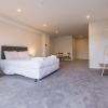 Отель Spacious 3 Bedroom with Ensuite Bathroom, фото 4