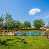 Отель Nicely furnished apartment with communal pool on a horse ranch, фото 4