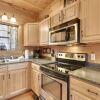 Отель King Of The Mountain 3 Bedroom Cabin, фото 6
