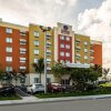 Отель Comfort Suites Fort Lauderdale Airport South & Cruise Port, фото 1