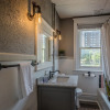 Отель Historic Riverfront Vintage Gem, фото 11