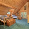 Отель Soaring Pines Lodge 1 Bedroom Home by NW Comfy Cabins by RedAwning, фото 2