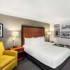 Отель La Quinta Inn & Suites by Wyndham Houston Baytown East в Бейтауне