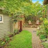 Отель Phinneywood Bungalow - Two Bedroom Home with Fireplace, фото 17