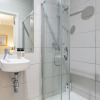 Отель Stylish 3 Bed 3 bath in Kens High St, фото 23