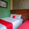 Отель RedDoorz Plus Syariah near Laweyan Solo, фото 4