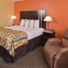 Отель Douglas Inn And Suites, фото 25