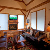 Отель Cottam's Lodge by Alpine Village Suites, фото 11