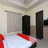 Отель OYO 11925 Krishna 26, фото 17