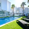 Отель Sanders Rio Gardens - Generous 1-bedroom Apartment With Shared Pool and Balcony, фото 2