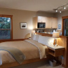 Отель Reef Point Oceanfront B & B, фото 2