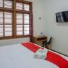 Отель RedDoorz near Kawasan Simpang Lima Area, фото 9