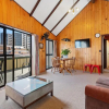 Отель Downtown Mountview - Mt Maunganui Holiday Home, фото 14