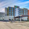 Отель Holiday Inn Express & Suites Calgary Airport Trail NE, an IHG Hotel, фото 1