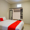 Отель RedDoorz Plus near Jogja City Mall 5, фото 3