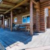 Отель The Two Moose Inn - Luxury Log Cabin for Families! в Гарден-Сити