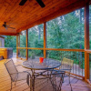 Отель Stained Glass Hill includes Free WiFi, Parking Onsite, Private Hot Tub, and BBQ by RedAwning, фото 1