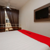 Отель RedDoorz Plus near Paragon Mall Semarang, фото 2
