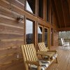 Отель King Of The Mountain 3 Bedroom Cabin, фото 17