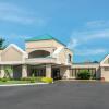 Отель Ramada by Wyndham Levittown Bucks County, фото 4