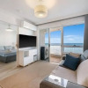 Отель Premium Top Floor Oceanfront Unit In Regency on the Beach 705, фото 3