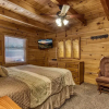 Отель Er96 - Squirrel's Leap - Great Location! Close To Town! 2 Bedroom Cabin by RedAwning, фото 2