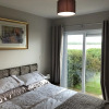 Отель Immaculate 3-bed Apartment in Dundrum Co Down, фото 3