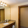 Отель Updated 2 Bedroom -Fireplace & Balcony by RedAwning - Save 20% on 7+ Nights!, фото 10