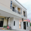 Отель OYO 1038 Embun Pagi Syariah Residence, фото 1
