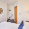 Отель Host Stay Apartment 3 Queens Court, фото 2