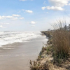 Отель Unit B 2nd fl 2nd fl Hideaway 2 Block to Beach Parking, фото 18