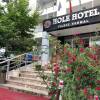 Отель Hole Hotel в Таслидер