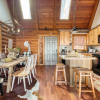 Отель Pine Needle by Avantstay Log Cabin w/ Gorgeous Views, Hot Tub, Patio & Pool Table!, фото 8