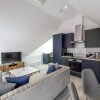 Отель Impeccable 2-bed Apartment in Camberley, фото 11