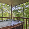 Отель Eclectic Cabin w/ Hot Tub: 1 Mi to Ober Gatlinburg, фото 3
