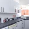 Отель Cosy Home Near Station, Parking, Netflix, Sleeps 5, фото 3