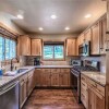 Отель Tall Pines, 4 Bedrooms, Hot Tub, Fireplace, Sleeps 8, фото 11